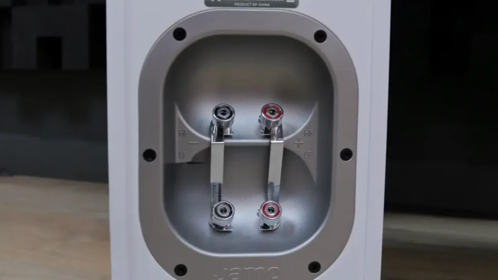 A Detailed Look of Jamo C97 II speaker terminals 