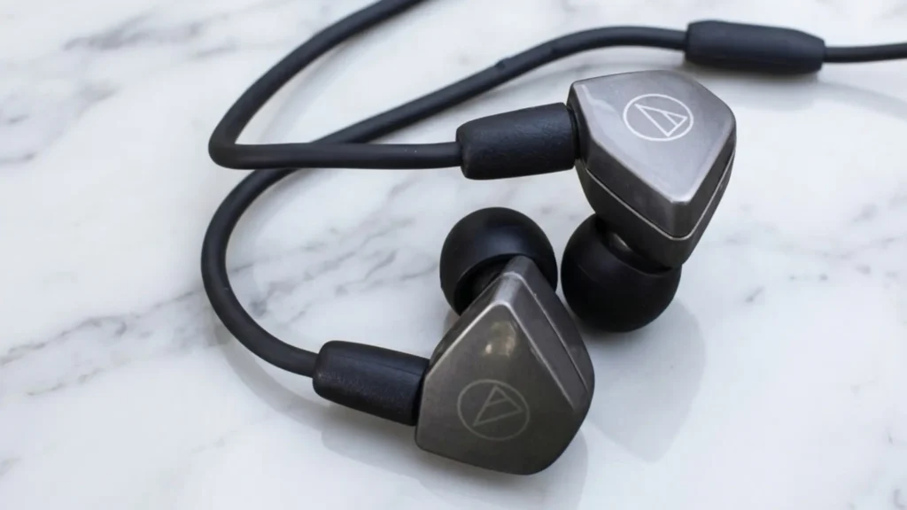 A Closer Look of Audio Technica ATH-LS70iS