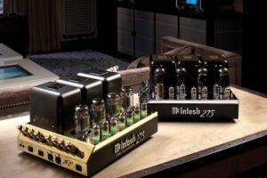 pre-amplifier combo McIntosh C22 MK V