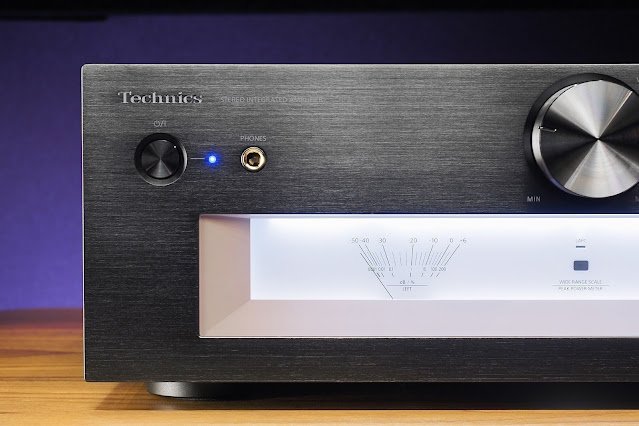 A Closer Look of Technics SU-G700M2 Amplifier Volume Knob 