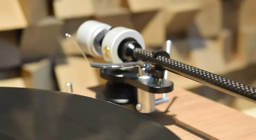 A closer look of ELAC Miracord 80 Turntable headshell