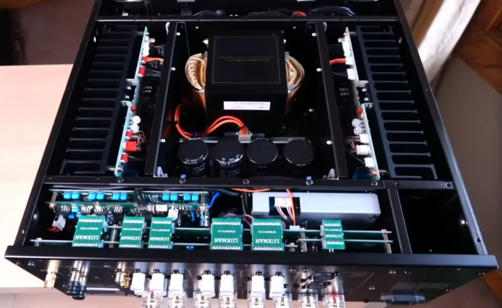 inner look of Luxman L550 AX Mk-II class A amplifier