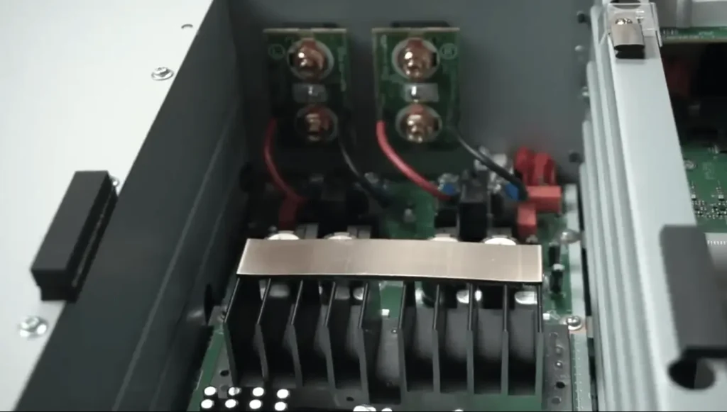 inside look of the Technics SU-G700