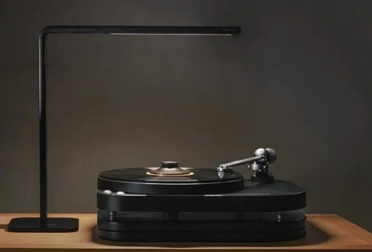 Reliable UberLight Frame: Premium Turntable Lighting for Audiophiles | Hi-Fi Illumination