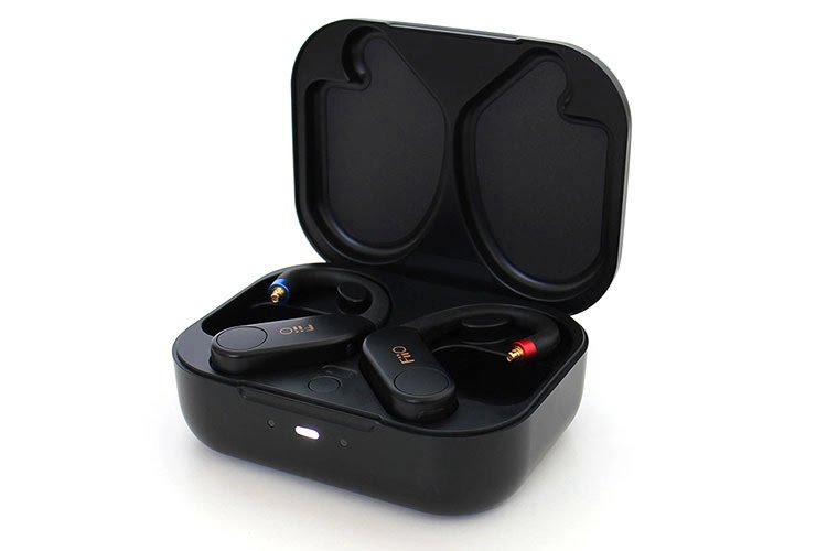 FiiO UTWS5 CLOSER LOOK WITH CASE IN FiiO UTWS5 Review