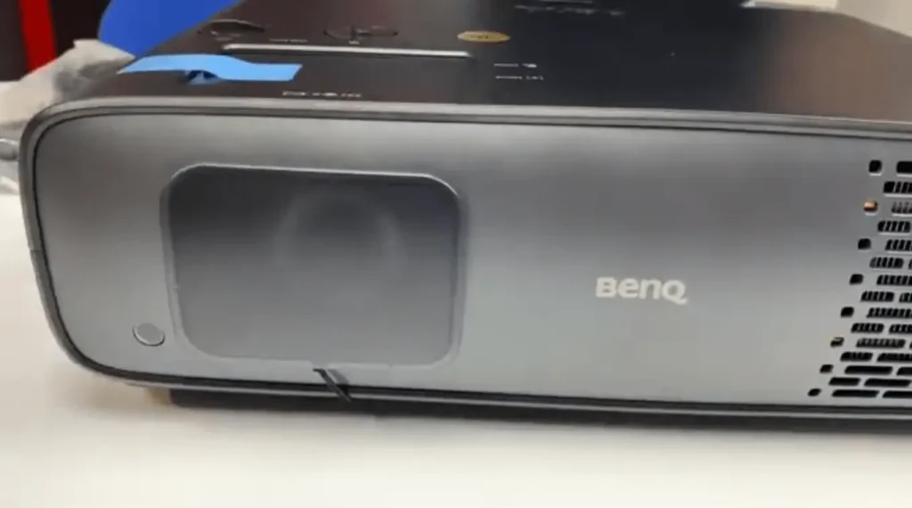 A look to the front panel of BenQ W4000i