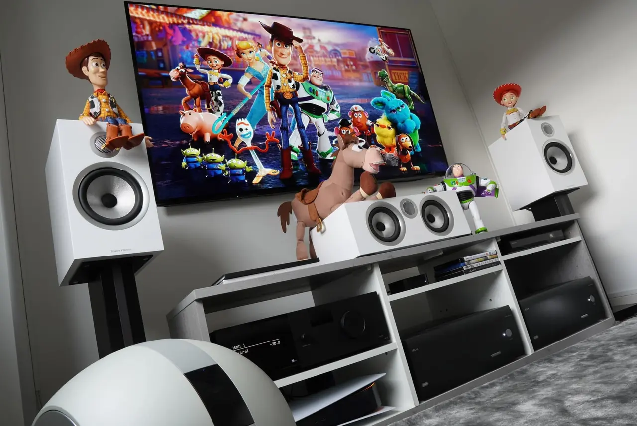 Alexander’s Cinematic Precision A Bowers & Wilkins 700 Series Theater Done Right