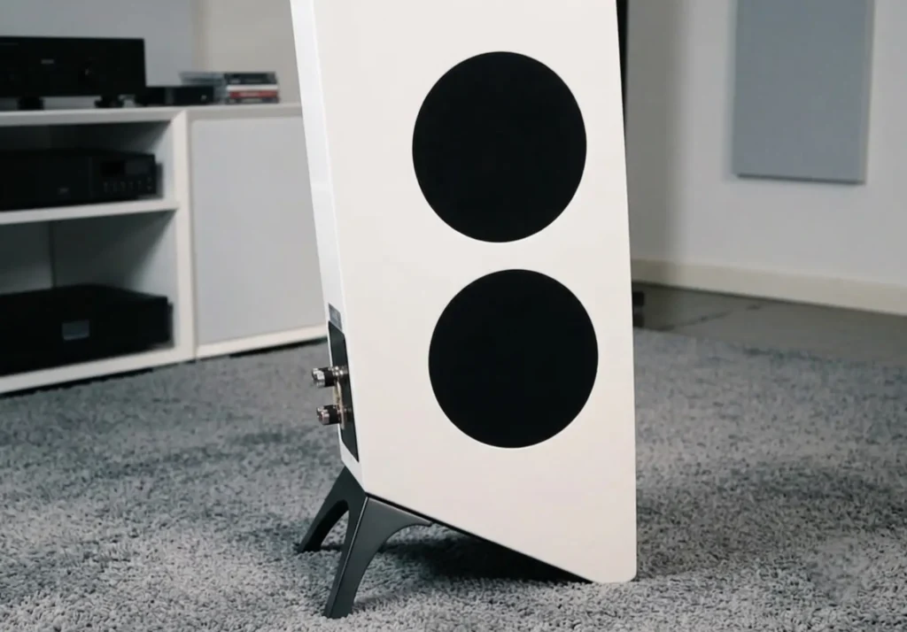 Concentro S 507 four side-mounted woofers