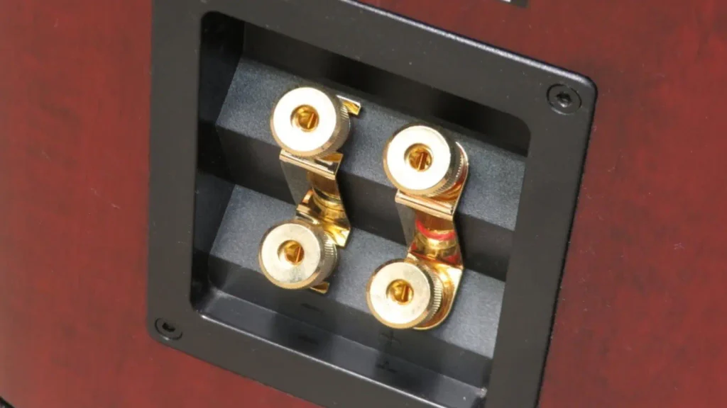JBL Studio 680 speaker Terminals